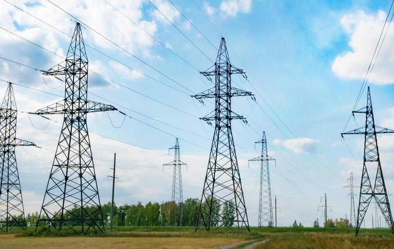 De ce energia costă azi 84 de euro în România, față de 25 de euro în Franţa şi 60 de euro în Austria
