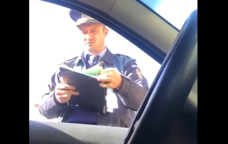 VIDEO | Un polițist din Neamț s-a folosit de funcție pentru a-și șicana fosta soție! Pentru ce i-a dat amendă