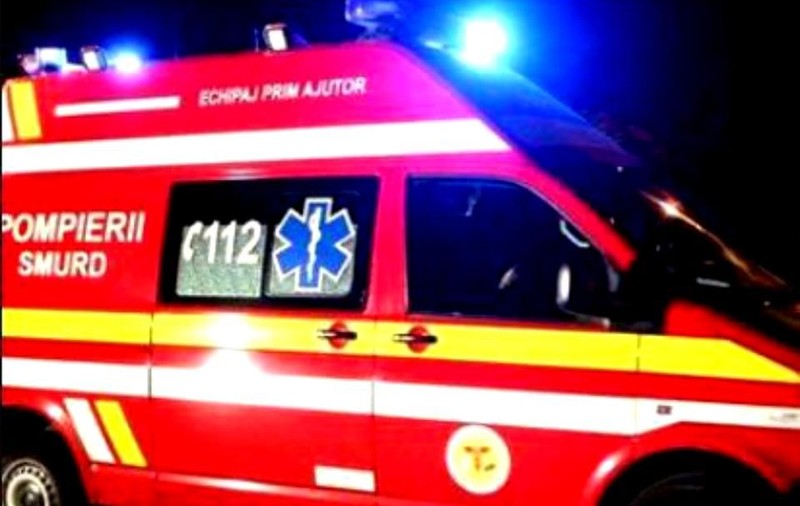 Un bărbat din Vaslui, grav rănit după ce mașina pe care o repara a căzut peste el