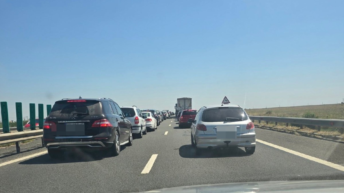 Coada de masini pe autostrada A2 Constanța-București