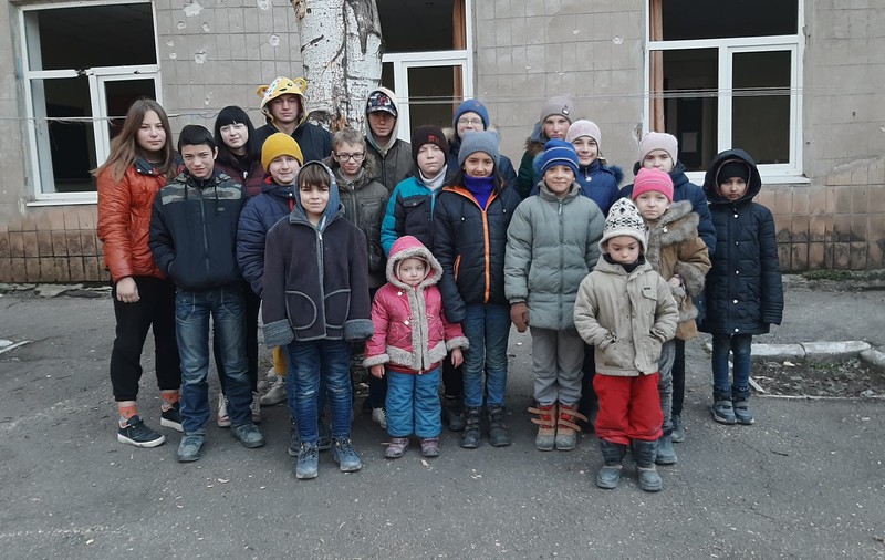 FOTO | „Mănâncă resturi, sunt speriați”. Refugiați ucraineni în România povestesc ce trăiesc zi de zi 19 copii de la sanatoriul TBC din Mariupol