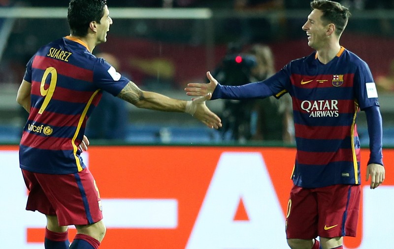 Messi și Suarez au realizat un exercițiu incredibil. Și-au pasat, fără ca mingea să cadă, de la 56 de metri / VIDEO