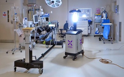 Robotul de eliminare a infecțiilor nosocomiale cu lumină pulsată UV-C cu XENON