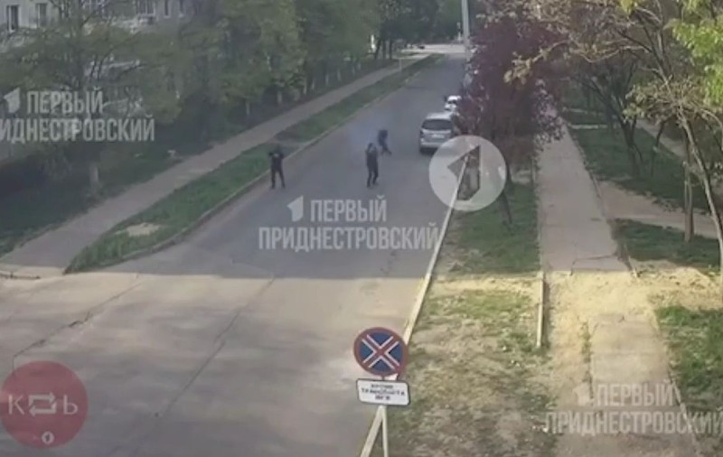Primele imagini cu atacul asupra Serviciului de Securitate din Transnistria: Trei persoane au tras cu lansatoare de grenade