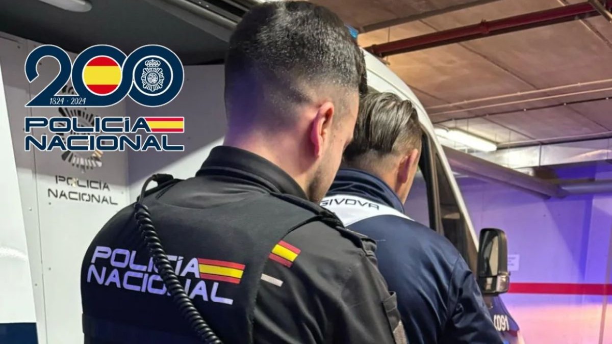 Fugarul român, îmbrăcat cu un trening bleumarin, a fost prins de poliția din Spania într-un autobuz