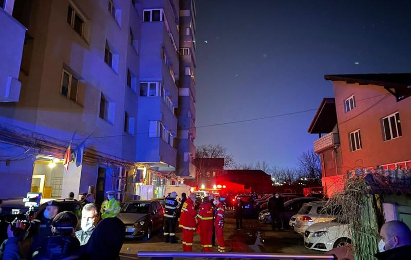 70 de oameni, evacuați dintr-un bloc din Timișoara, după o dezinsecție la parterul clădirii. „Am simțit miros de cauciuc ars, așa puternic. Stau la etajul opt”