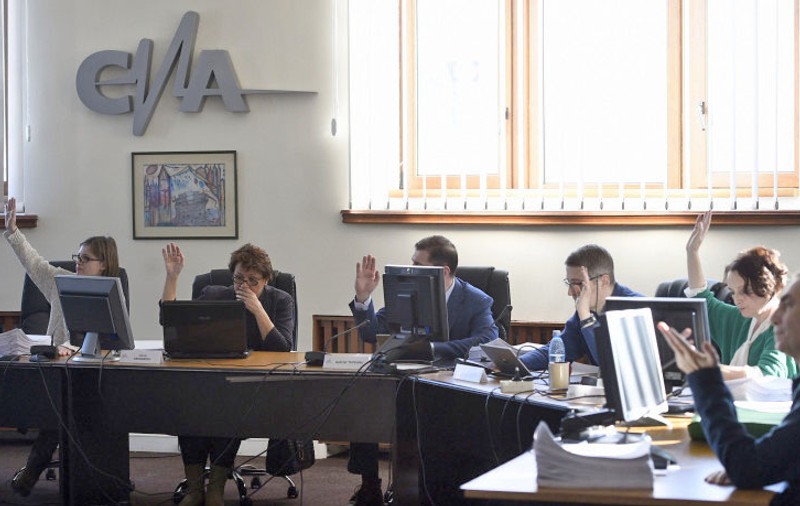 Pierdut CNA. Sau cum scutește de două luni actuala Putere televiziunile și radiourile de grija sancțiunilor