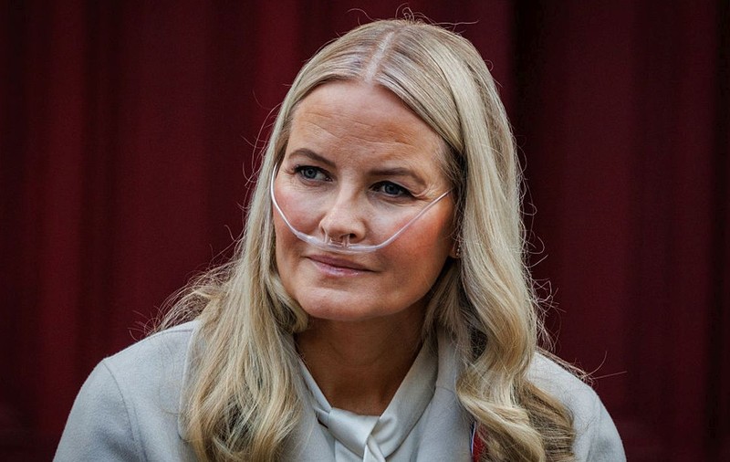 Prințesa Mette-Marit din Norvegia ar mai avea doar un an de trăit. Starea de sănătate i s-a agravat, iar medicii au inclus-o pe lista de așteptare pentru transplant pulmonar