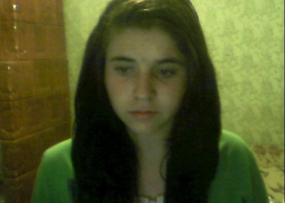 Aşa arăta Mihaela la vârsta de 15 ani, când a intrat pe mâna reţelei de traficaţi (sursa: facebook.com/gabryela.miloiu)