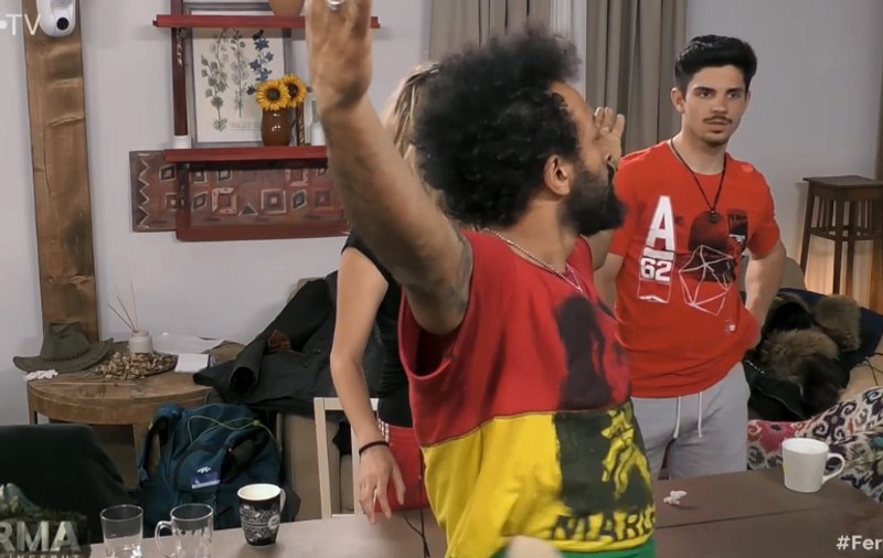 Cătălin Moroșanu și Kamara au sărit la bătaie la Ferma. Artistul l-a lovit și pe Florin Pastramă