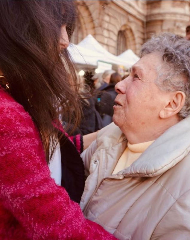 Dana Budeanu, discuție neașteptată cu o pensionară într-un târg din București: „Mergeți să vedeți cine suntem”