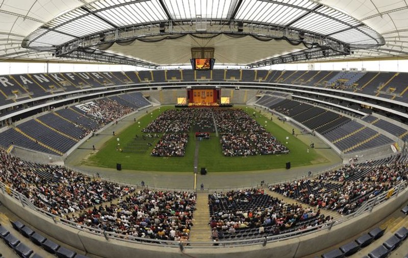 Guvernul dă bani pentru a vedea finalizat Stadionul "Naţional"