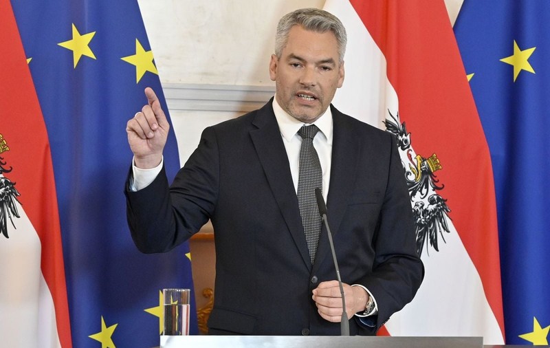Întrebarea pusă de trei ori de presa română prezentă la Viena și la care cancelarul Nehammer n-a răspuns