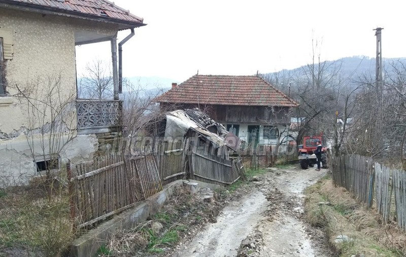 Alunecările de teren fac pagube cât inundațiile, deși numărul cererilor de despăgubiri e de patru ori mai mic