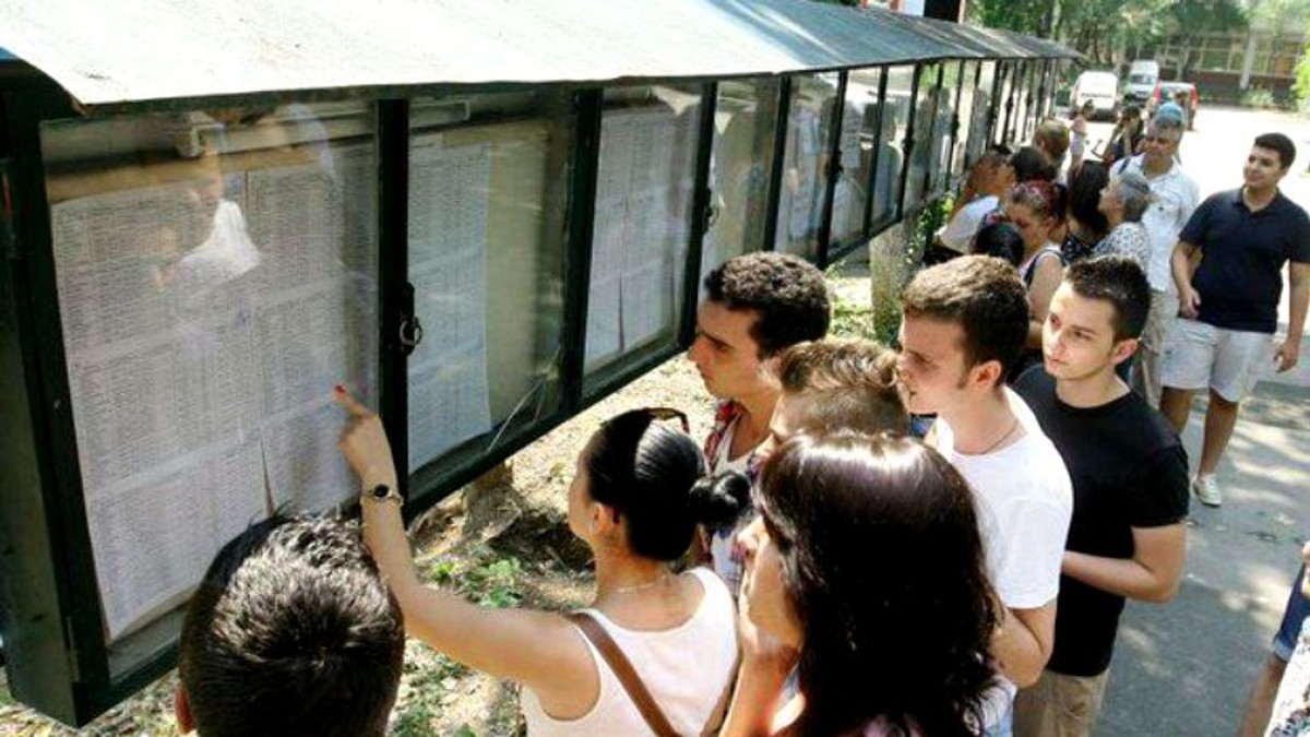 Analiză: De ce la 17 ani de la introducerea repartizării computerizate mai sunt anual sute de elevi nerepartizați în liceu