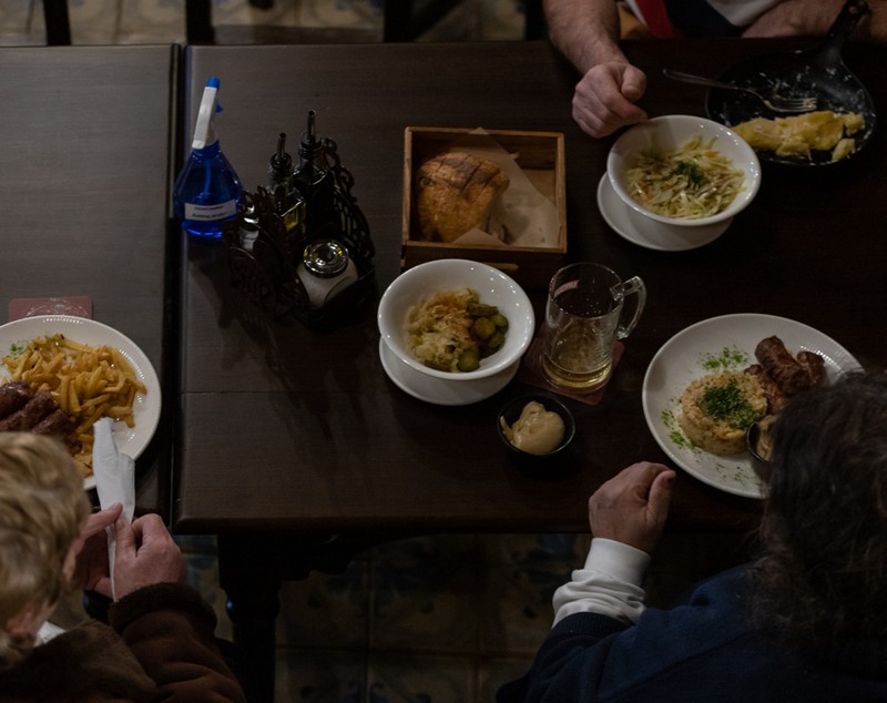 Restaurantele din București s-au redeschis după trei luni. Patron local: „Suntem foarte prudenți"
