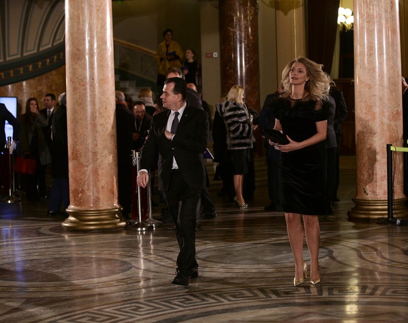 GALERIE FOTO | Cum s-au îmbrăcat femeile din politică la ceremonia preluării Președinției Consiliului UE. Doamnele au mizat pe negru!