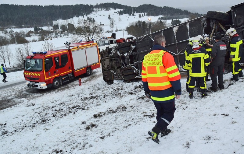 Grav accident rutier în Franța din cauza poleiului. Cinci persoane au murit și 27 au fost rănite