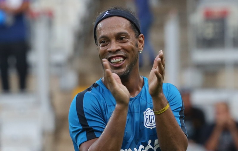 Ronaldinho se va căsători cu două femei. Legile braziliene interzic poligamia