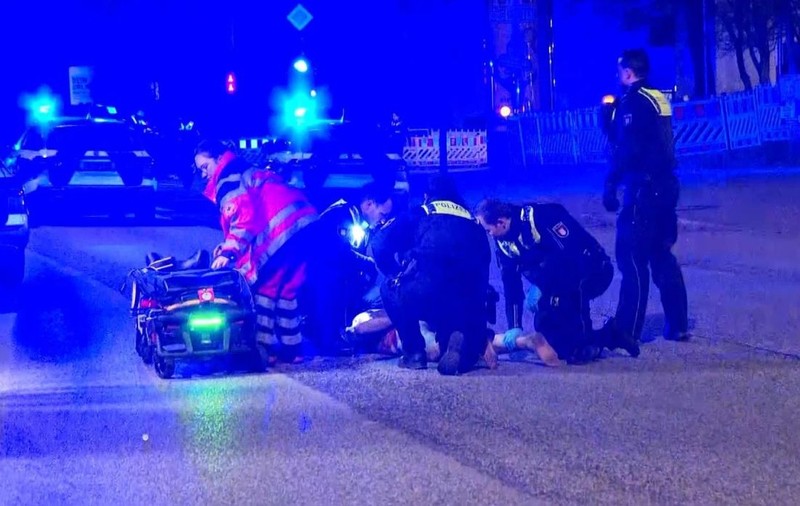 Un șofer gol pușcă a coborât de la volan după un accident și l-a înjunghiat pe celălalt conducător auto implicat, pe o șosea din Germania