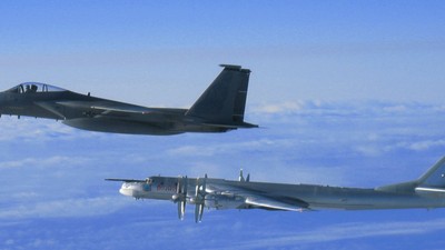 Avioane ruseşti care operau într-o zonă de identificare a apărării aeriene a Alaskăi. Foto X