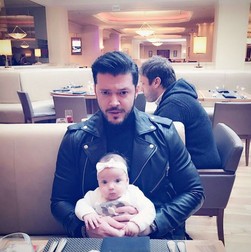 Victor Slav și-a scos fetele în oraș. Cea mai emoționantă imagine cu micuța Sofia