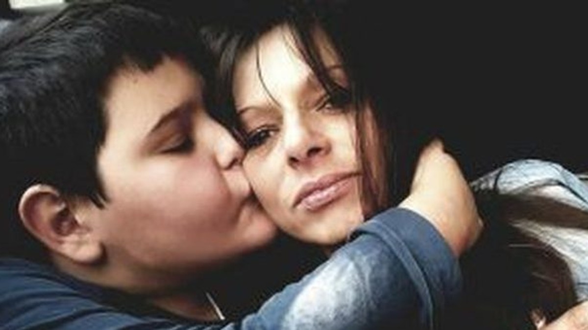 Mărturia cutremurătoare a mamei care și-a văzut copilul murind într-o mașină prinsă în aglomerația din trafic: "Mai am un băiat. Nu știu cum să-i spun că fratele lui nu mai e"