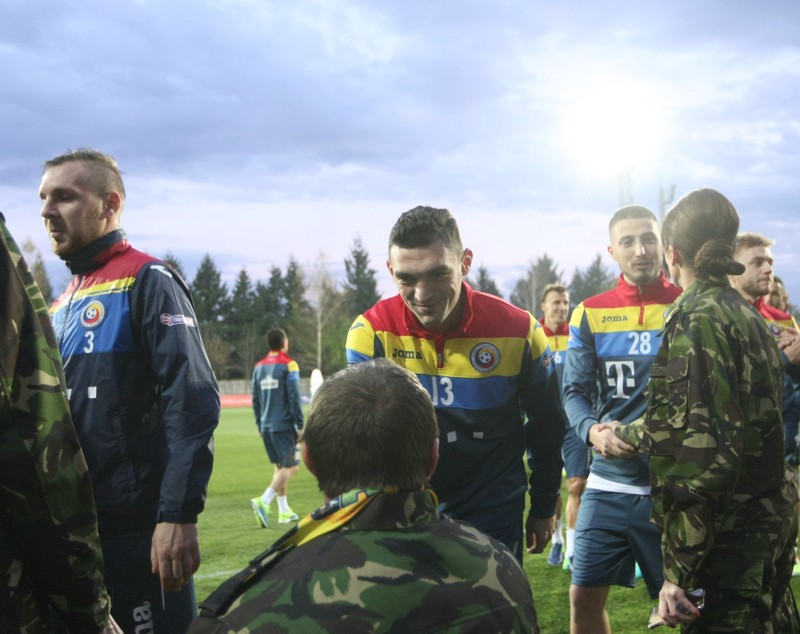 România - Polonia (11 noiembrie, ora 21.45, TVR 1). Ce s-a întâmplat la primul antrenament al naționalei. Spinning, miuță, autografe pentru copii! | FOTO&VIDEO