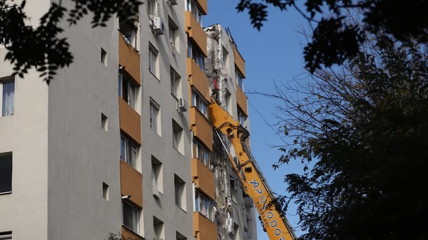 Lucrări la blocul din Rahova afectat de explozie la un an de la deflagrație