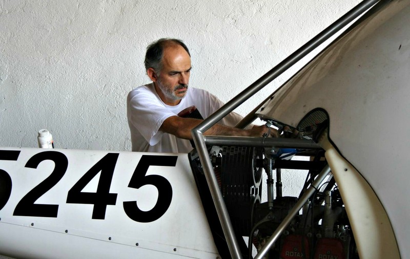 EXCLUSIV/ Mihai Mărgineanu are concurență deasupra norilor!  Încă un rocker zboară cu propriul avion