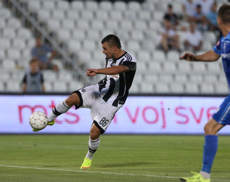 Au și ei ”bizonul” lor! Bulgarul lui Partizan, posibila adversară a Stelei în turul III preliminar al Ligii , a fost trimis la cură. ^Are 8 kg în plus! Cine e dușmănit de suporteri și cine conduce clubul