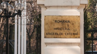 MAE a avertizat indirect că dacă România nu cere explicit statelor UE predarea fugarilor, aceștia rămân acolo. Foto: Hepta
