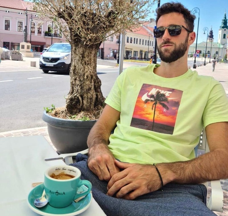 La soare, la o cafea