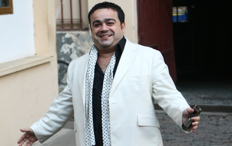 Adi Minune, despre şampania “furată” : “Nu ştiu de ce e aşa mare scandal că oricum lăsasem o mare sumă de bani acolo” 