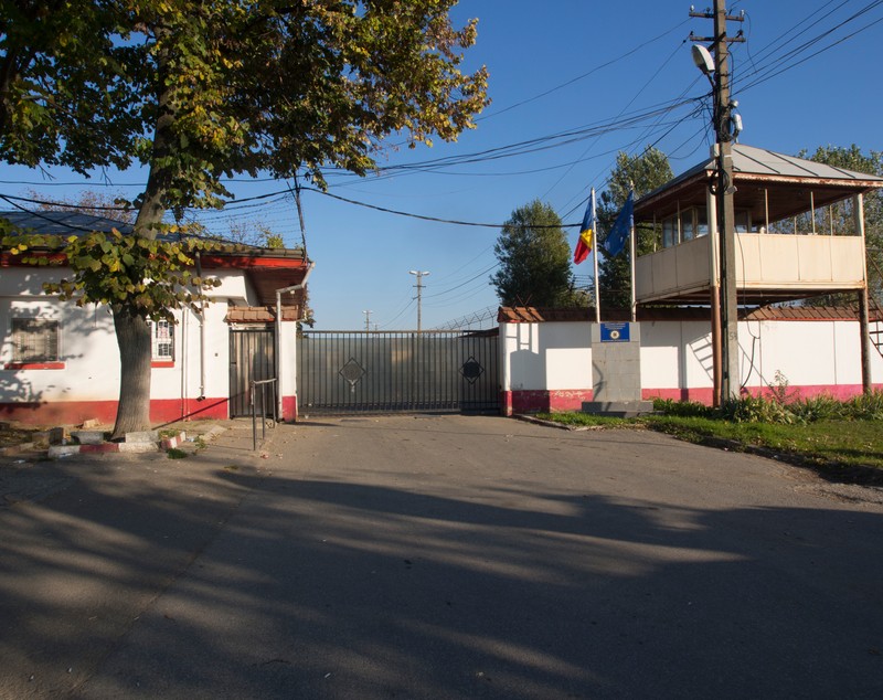 GICĂ POPESCU ESTE LIBER! Primele declarații ale fostului căpitan al naționalei: ”A fost cea mai grea perioadă din viața mea. Primul lucru pe care îl voi face, voi merge la mormântul tatălui meu!”. Judecătorii de la Tribunalul Ilfov au decis astăzi că fostul internațional merită să fie eliberat condiționat. “Baciul” a fost așteptat de soție și de cei doi copii, la ieșirea din Penitenciarul Jilava / GALERIE FOTO & VIDEO