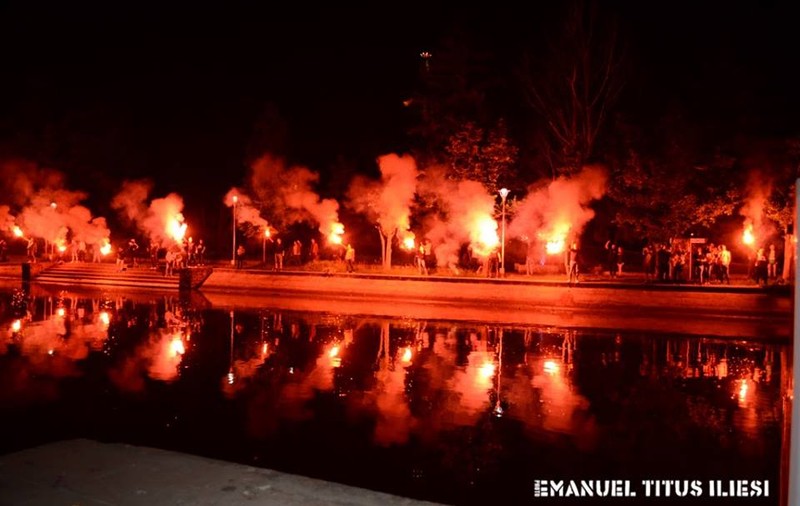 ACS Poli Timișoara pică, ASU Poli Timișoara, formația suporterilor, a promovat în Liga 2. Party pe Bega! FOTO&VIDEO