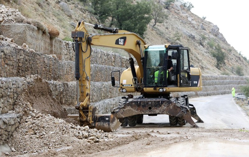 Primăria unei mici comune cumpără un buldoexcavator de la urmașul lui Constantin Brâncuși judecat pentru fraude de 3 milioane de euro