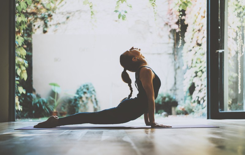 Cele mai eficiente poziții de yoga pentru începători