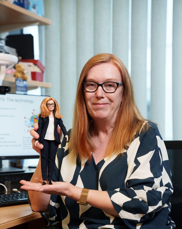 Păpușă Barbie pentru ”creatoarea” vaccinului AstraZeneca. Mesajul cercetătoarei