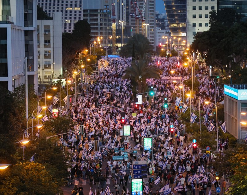 Un nou protest masiv în Israel, pentru a 16-a săptămână la rând. Zeci de mii de oameni contestă reforma justiției și guvernul lui Netanyahu