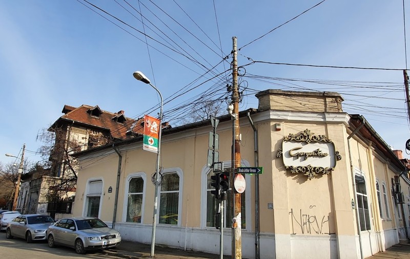 Administrația Firea a autorizat în ultimele zile de mandat demolarea a trei case dintr-o zonă protejată și construirea unui bloc