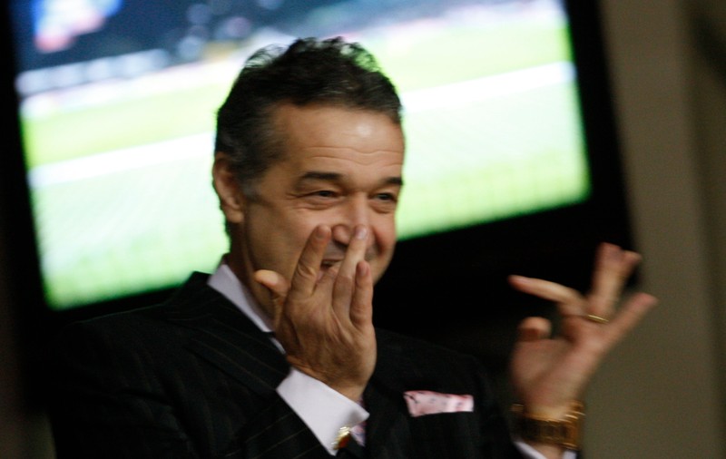 Gigi Becali, către acţionarul dinamovist Ionuţ Negoiţă: ”Îl dobor cu un scuipat”. Mitică zice că se împacă toţi!