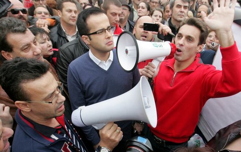 Vrei să ştii cât câştigă Badea, Gâdea şi Ciutacu? Oare ce fac oamenii ăştia cu atâţia bani?