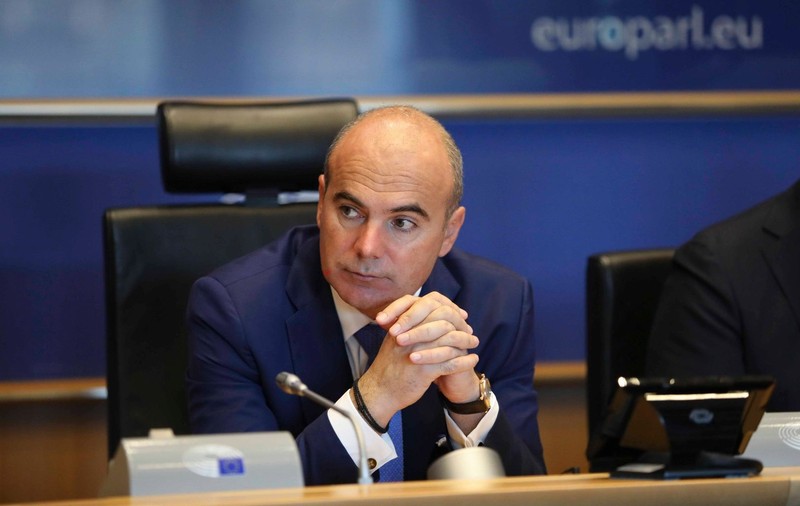 Rares Bogdan, pe tema muncitorilor plecaţi în Germania: "Nu mi s-a permis să merg acolo. Violeta Alexandru să se poarte ca un stăpân, nu ca o slugă"