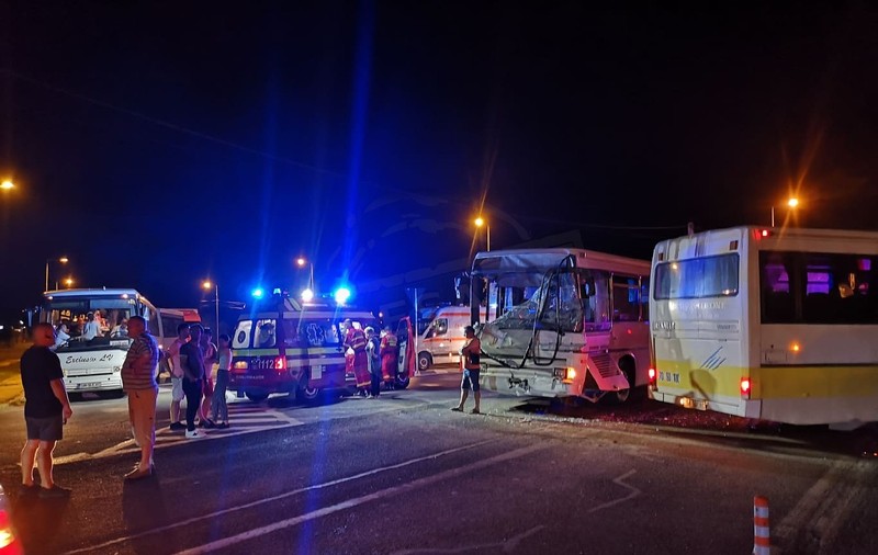 VIDEO | Două autobuze din Satu Mare s-au lovit în plin. Mai multe persoane au fost rănite