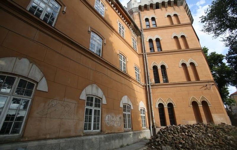 Castelul Huniade din Timișoara, în paragină de 14 ani. După lucrări de mântuială, de-abia acum se întocmește proiectul de refacere a clădirii