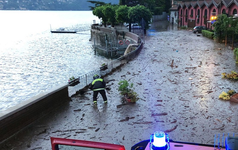Nordul Italiei, devastat de inundații. Alunecări de teren și străzi blocate cu pietre și noroi. VIDEO