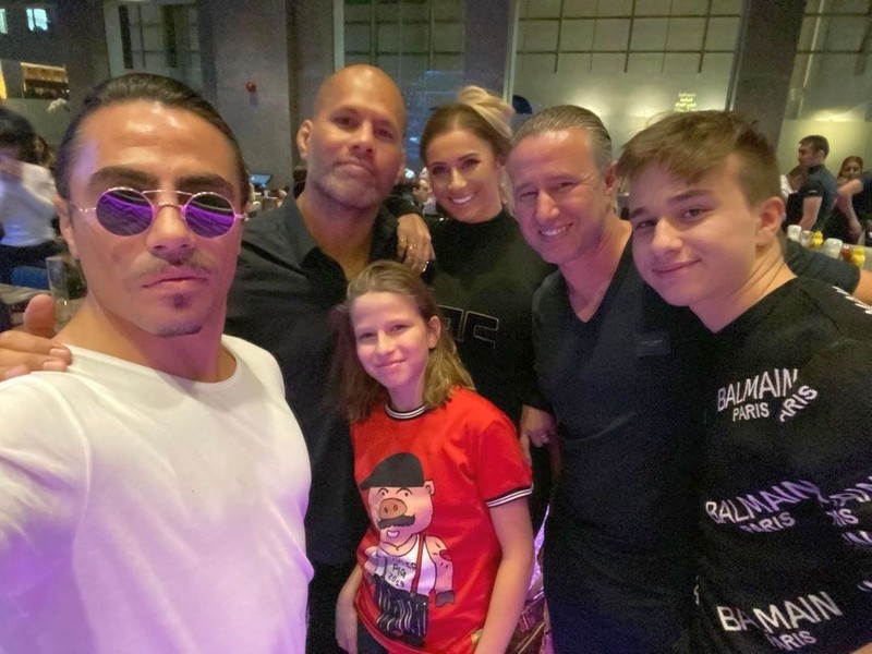 Anamaria Prodan și Laurențiu Reghecampf, alături de prieteni