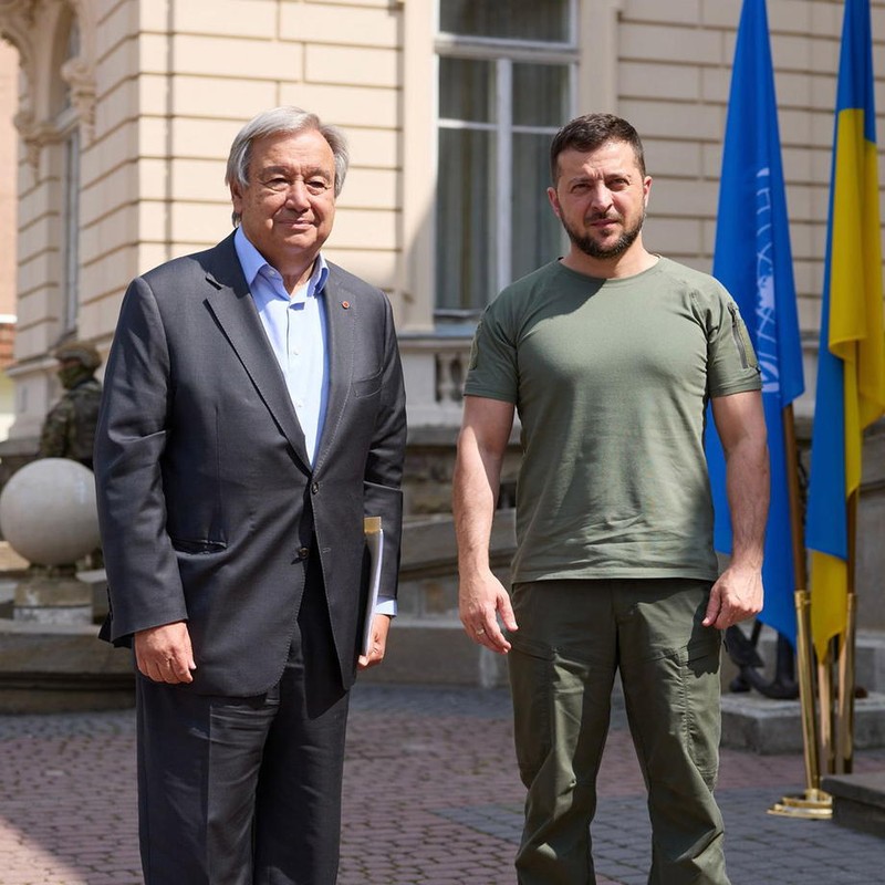 Președintele ucrainean Volodimir Zelenski îl primește pe secretarul general al ONU, Antonio Guterres | Foto: EPA