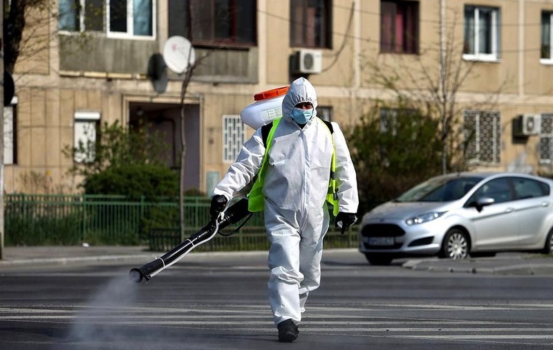 Dosar penal pentru dezinfectarea blocurilor din Craiova cu Aldezin